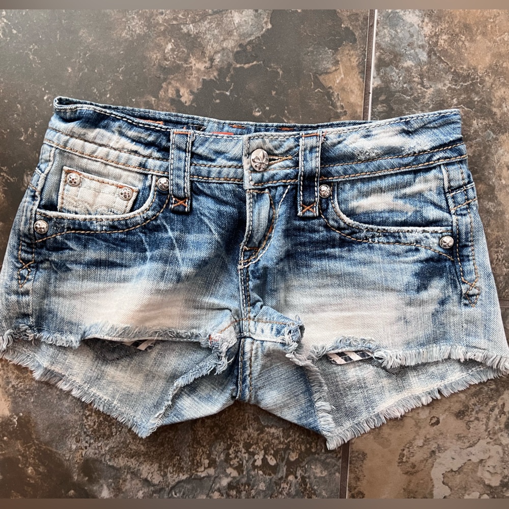 Excellent condition light wash Rock Revival shorts